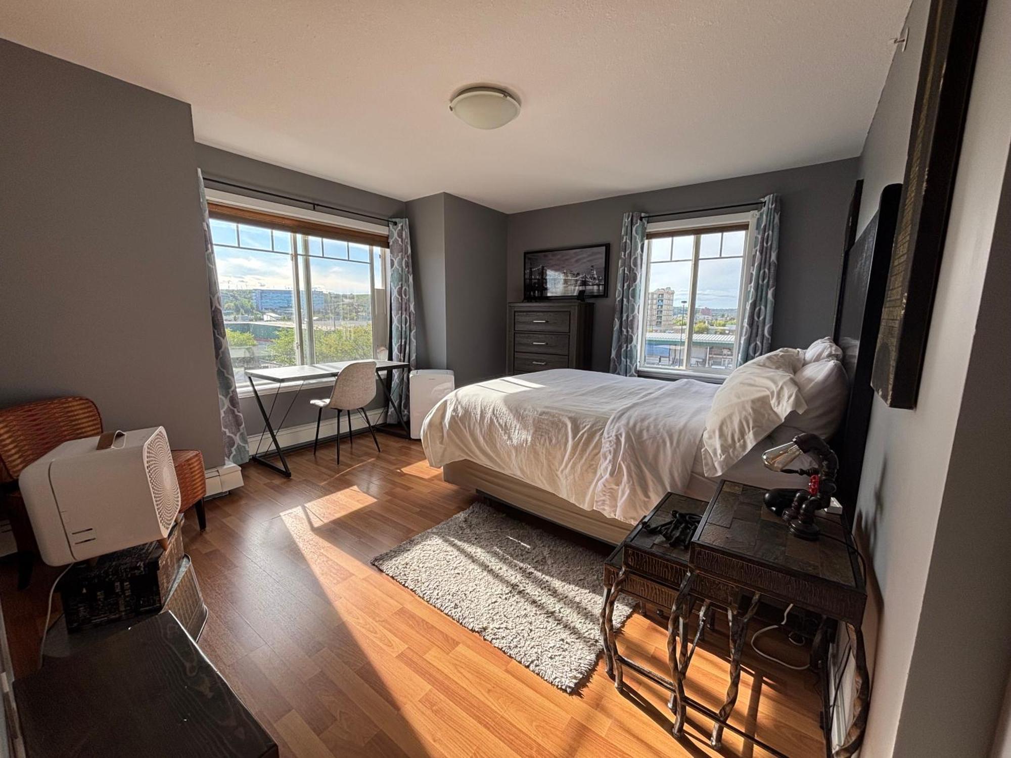 Top Floor Riverfront Condo With Stellar Sunsets! 포트맥머리 외부 사진