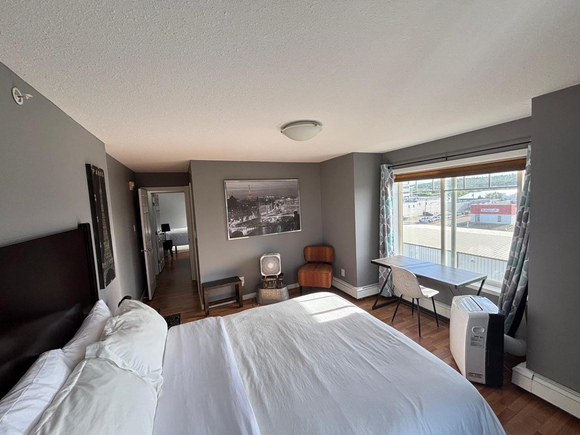 Top Floor Riverfront Condo With Stellar Sunsets! 포트맥머리 외부 사진