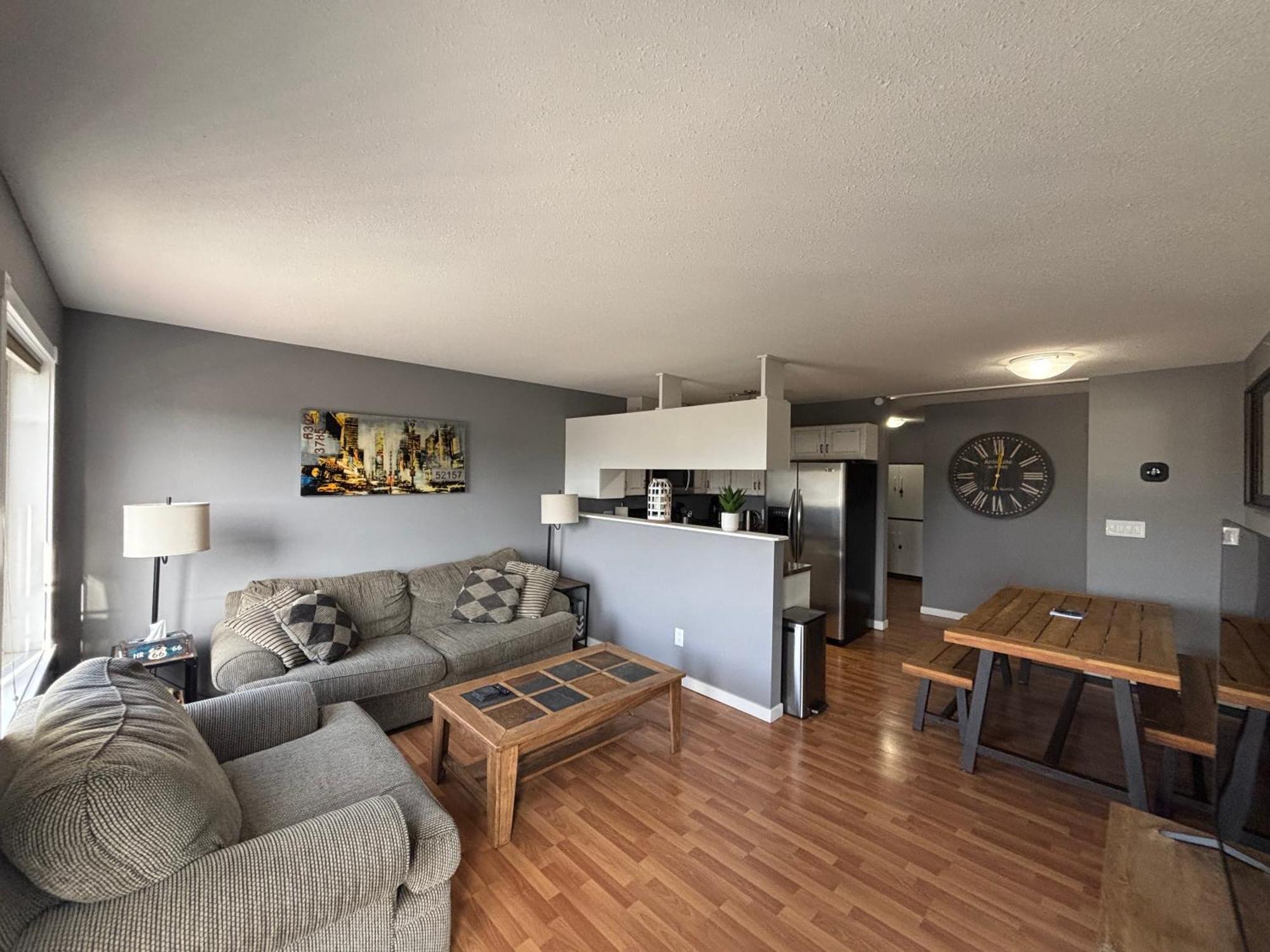 Top Floor Riverfront Condo With Stellar Sunsets! 포트맥머리 외부 사진