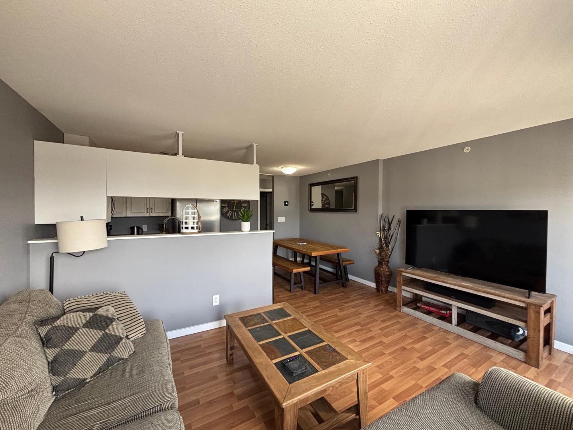 Top Floor Riverfront Condo With Stellar Sunsets! 포트맥머리 외부 사진